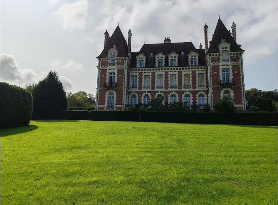 Un Appartement Dans Un Chateau Довил Екстериор снимка